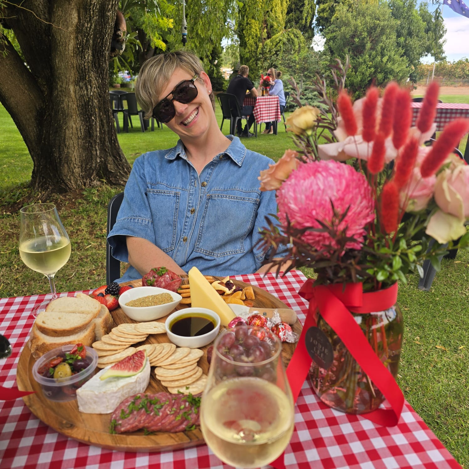 Dominie enjoying a picnic outdoors